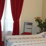 Hotel Hipotel Père-lachaise République 3*