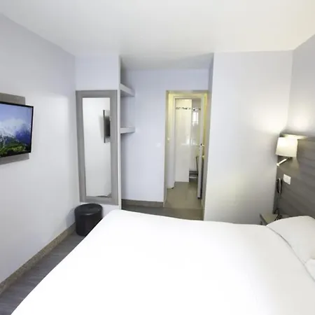 Hotel Hipotel Père-lachaise République 3*