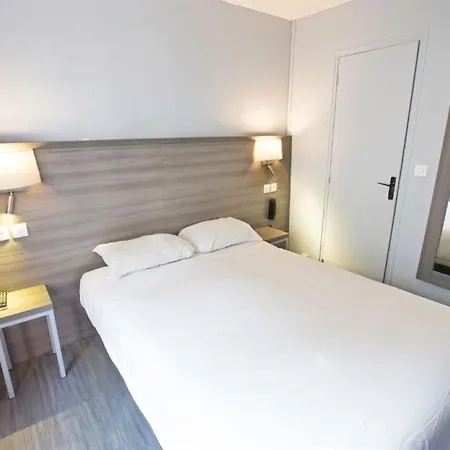 Hipotel Père-lachaise République Hotel 3*