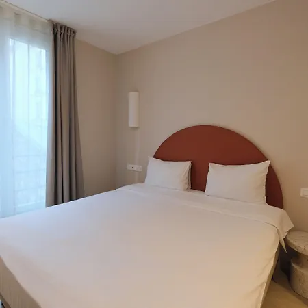 Hotel Hipotel Père-lachaise République 3*