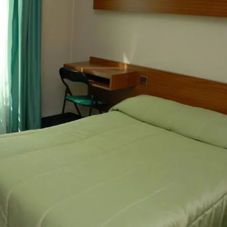 Hipotel Pere-lachaise Republique