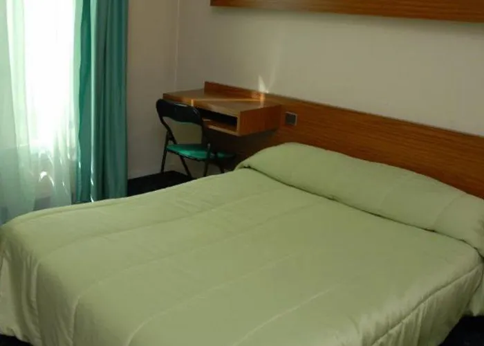 Hipotel Pere-lachaise Republique