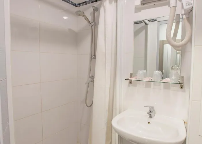 Hotell Hipotel Pere-lachaise Republique 3*